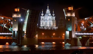 Мост Петра Великого и Смольный собор