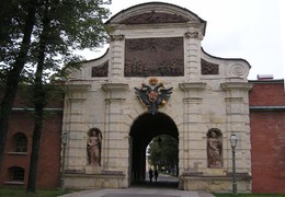 Петровские ворота крепости