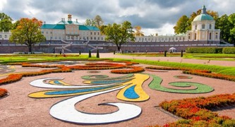 Регулярный парк перед Меньшиковким дворцом